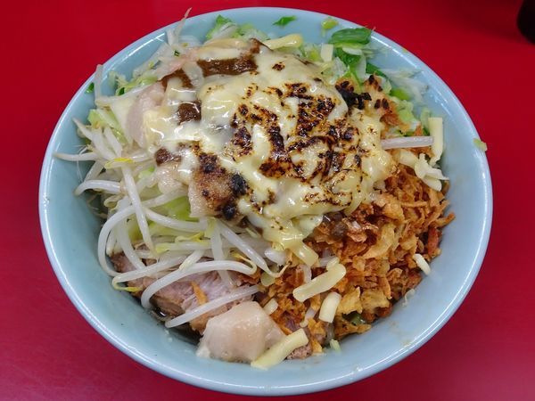 「小ラーメン（690円）＋ねぎ汁なし　ニンニクアブラカレー」@ラーメン二郎 中山駅前店の写真