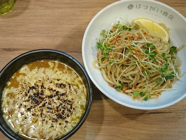 「焦がしチーズのカレーつけそば ￥850」@はつがい商店の写真