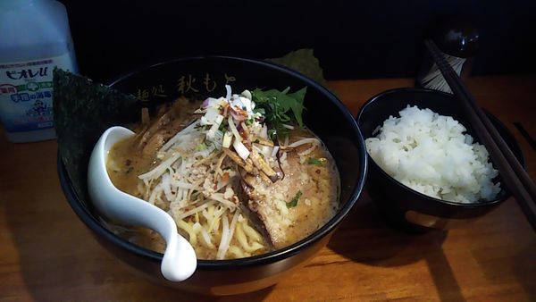 「味噌らーめん+ライス」@麺処 秋もとの写真