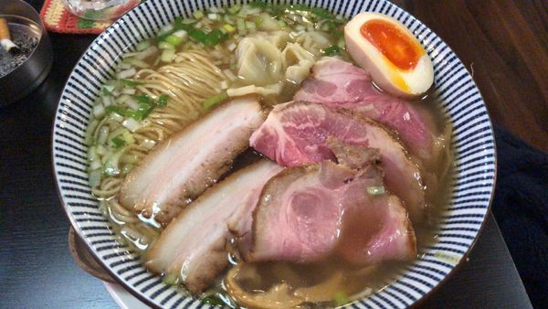 「潮チャアシュウワンタンめん 大盛」@麺割烹 亀壱の写真