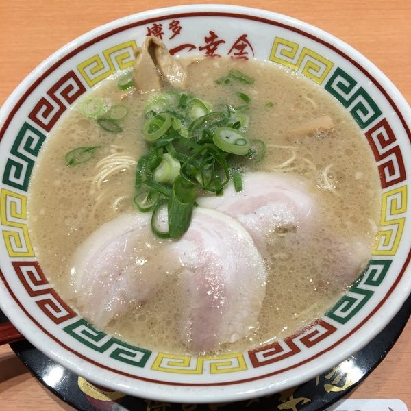 「豚骨らーめん」@博多一幸舎 福岡空港国内ターミナル店の写真