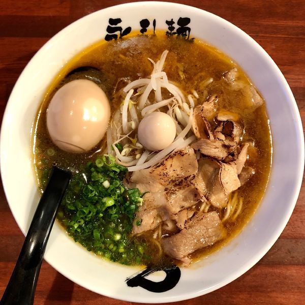 「エビらーめん (800円) 味付け煮玉子 (100円)」@永斗麺の写真