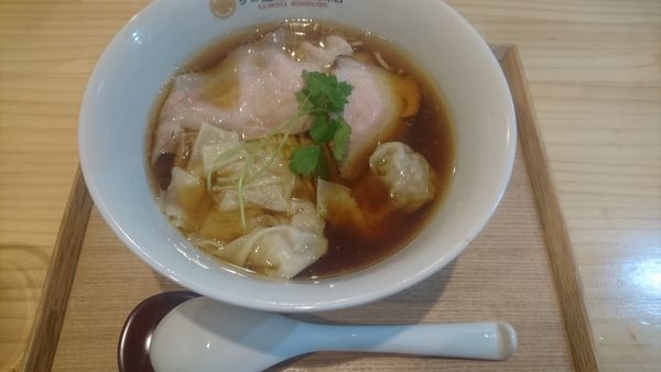 「わんたん醤油らぁめん」@飯田商店 湯河原本店の写真