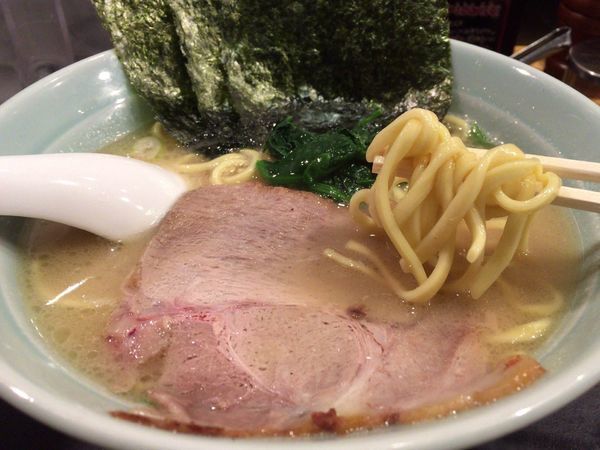 「ラーメン(680円)」@銀八商店の写真