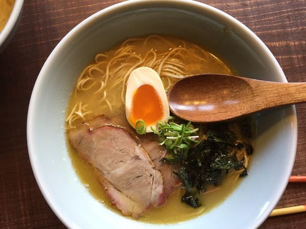 「ラーメン(唐揚げセット)＋海老マーラーラーメン＋生姜ご飯」@ひとはな亭の写真