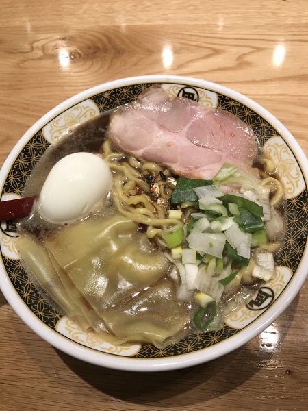 「すごい煮干ラーメン 味玉」@ラーメン凪 川口東口駅前店の写真