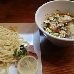 つけめん 大盛り（300g）+  手打ちわんたん