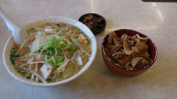 「タンメン大盛800円+ﾐﾆ焼き肉丼ｾｯﾄ」@ニューとん太 麻生店の写真