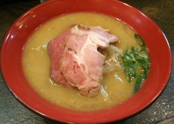 「ミソラーメン小＋低温調理牛チャーシュー　650＋100円」@味噌ラーメン 雪ぐにの写真