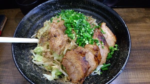 「にぼまぜそば麺250g豚1枚ヤサイアブラ普通」@ラーメン 富次郎の写真