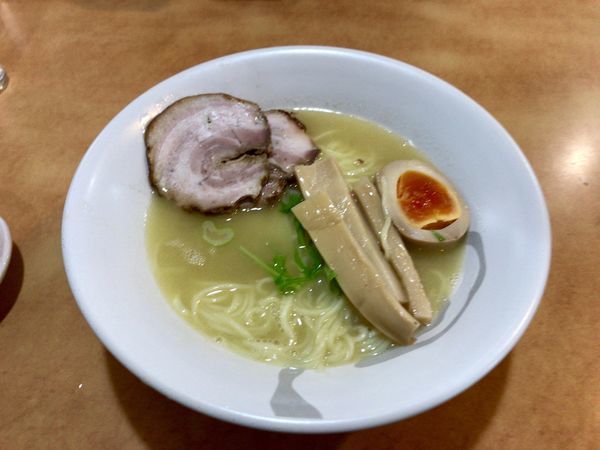 「塩らぁめん」@爆じゅう餃子 餃点の写真