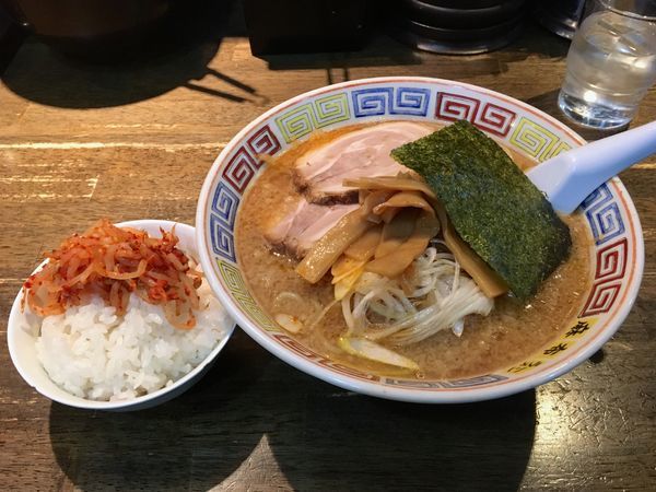 「辛ネギラーメン」@麻布ラーメン 慶応三田店の写真