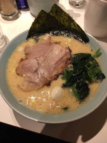 「醤油とんこつラーメン（太麺）」@○花の写真