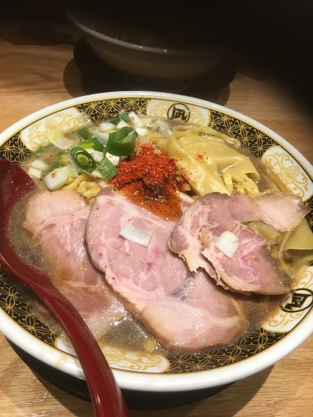 「すごい煮干ラーメン大盛＋クーポンチャーシュー」@ラーメン凪 川口東口駅前店の写真