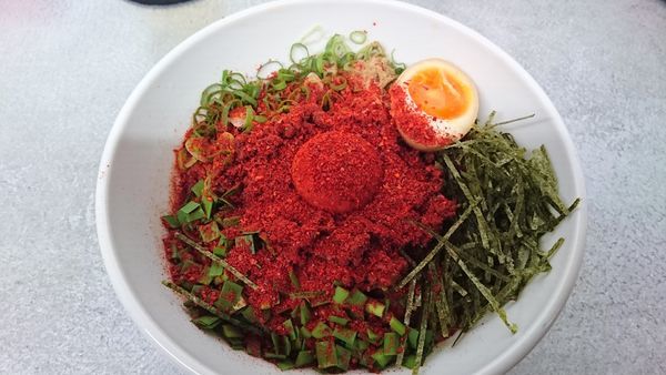 「まぜそば ガヤ赤 魔王+味玉」@せんだが家の写真