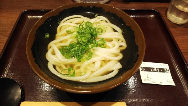 「温かけうどん（小）」@香川 一福 神田本店の写真