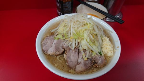 「小　少なめ　ニンニク　野菜少な目　生卵」@ラーメン二郎 神田神保町店の写真