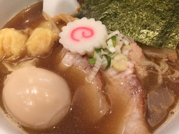 「特製中華そば（醤油）」@江戸前煮干中華そば きみはん 五反田店の写真