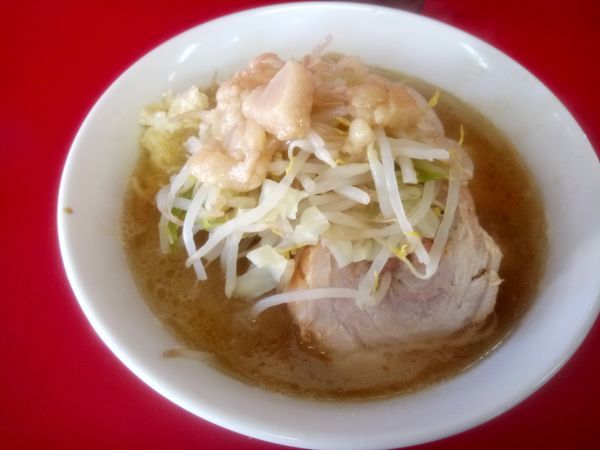 「麺半分豚2枚700円+ニンニク味50円」@ラーメン二郎 茨城守谷店の写真