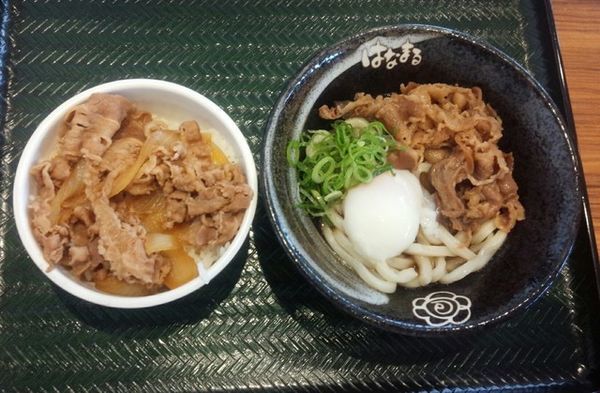 「牛丼温玉ぶっかけ小450円＆セットミニ牛丼320円」@はなまるうどん 天童南店の写真