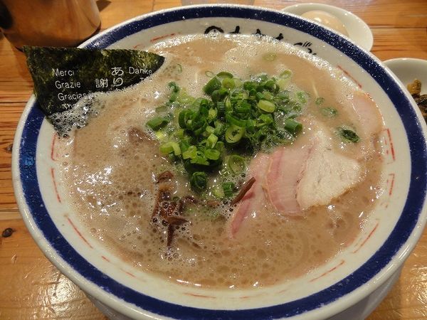 「ラーメン720円　替玉4　煮卵2」@博多長浜らーめん 田中商店の写真