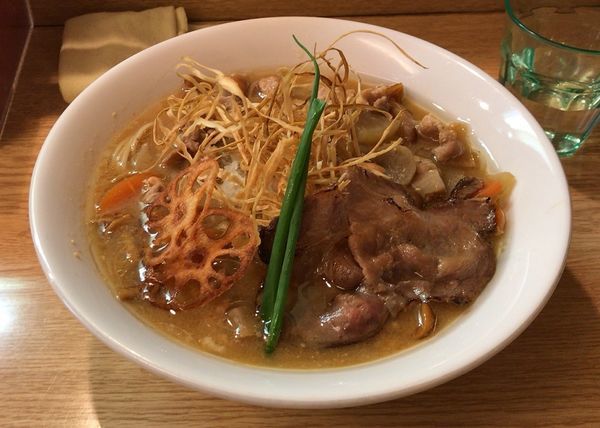 「豚汁らーめん(季節の麺)850円」@麺処 あずきの写真