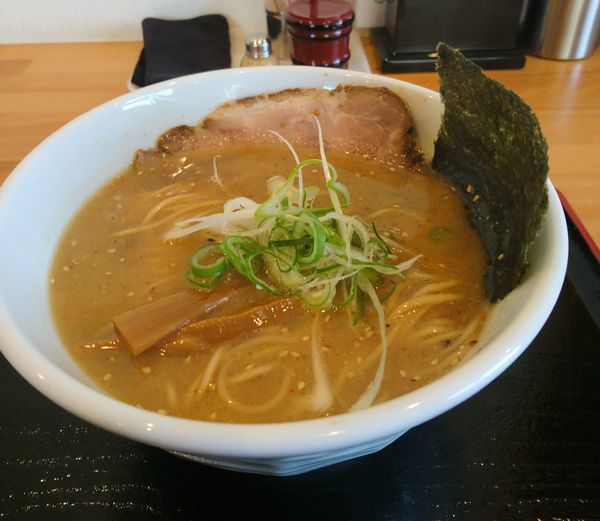「限定 特級醤油らーめん」@らーめん マル汁屋の写真