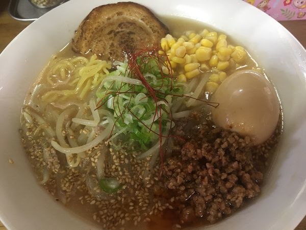 「【冬季限定】味噌ラーメン900円、辛シビ肉みそ100円」@へべれ家の写真