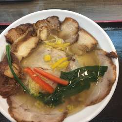 琥珀チャーシュー麺 ￥９６０円