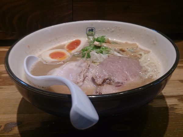 「味玉ラーメン」@麺や 輝 中津店の写真