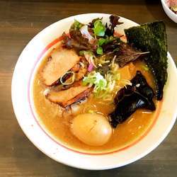 トントロチャーシュー麺