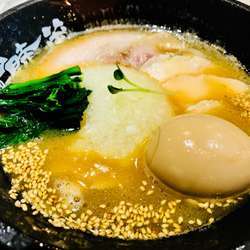 鶏白湯醤油＋味玉