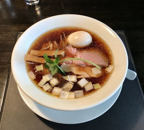 「味玉醤油ラーメン880円」@KaneKitchen Noodlesの写真