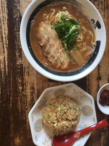 「Bセット(ばり嗎＋ミニチャーハン)、もやしラーメン、焼き餃子」@ばり馬 加東店の写真