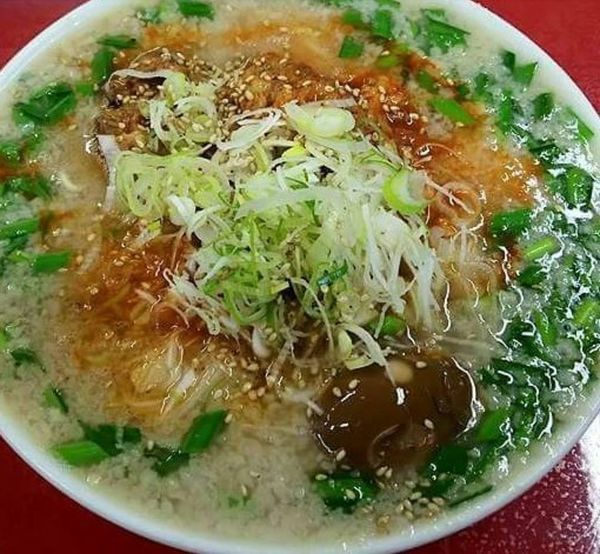 「辛口ホルモン麺」@とん平食堂の写真