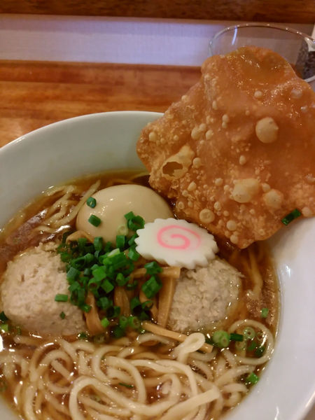 「特製らーめん1000円＋水餃子」@味六屋の写真