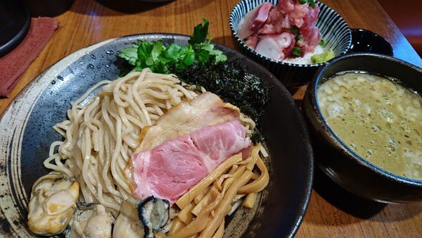 「限定/どろどろカキつけそば+大盛り+海鮮丼」@寿製麺よしかわ 川越店の写真