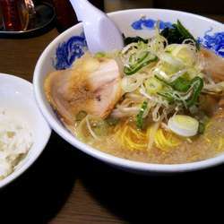 醤油ラーメン(細麺)＋半ライス
