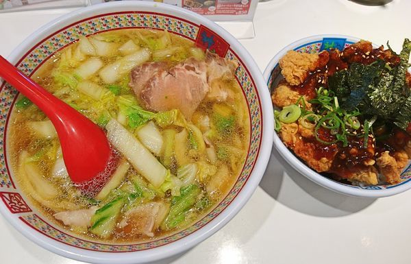 「黄金唐揚げセット930（おいしいラーメン+唐揚げ丼）」@どうとんぼり神座 AMASTAAMASEN店の写真