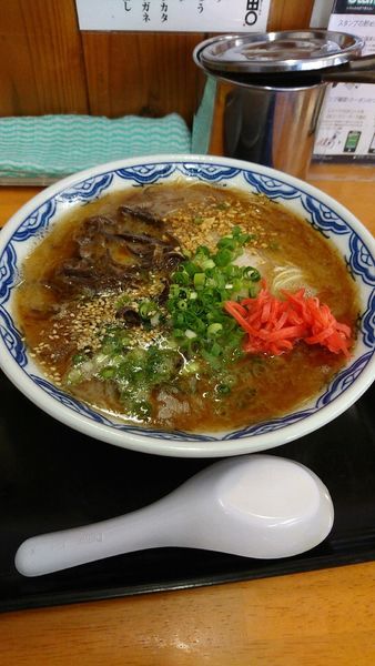 「黒ラーメン620円替え玉5個無料」@由丸製麺所の写真