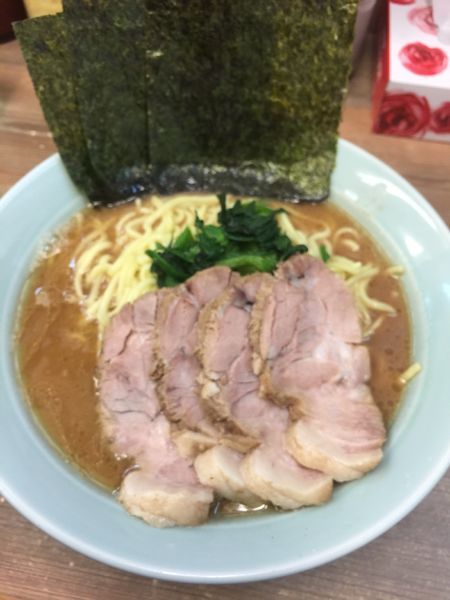「チャーシュー麺中盛980円、硬め濃いめ」@横浜らーめん 渡来武の写真