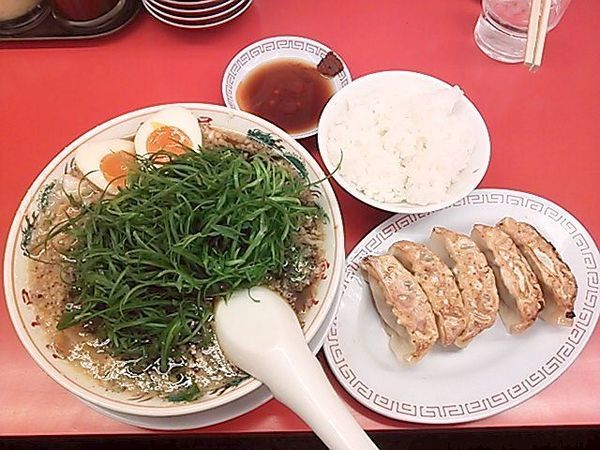 「特製醤油九条ネギラーメン＋味玉・餃子ライスセット」@ラーメン魁力屋 五反田店の写真
