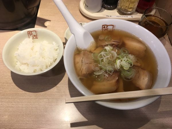 「喜多方ラーメン 650円」@喜多方ラーメン坂内 新宿西口思い出横丁店の写真