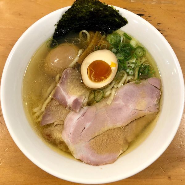 「塩ラーメン (680円) 熟地醤油卵 (130円)」@讃岐らーめん はまんどの写真