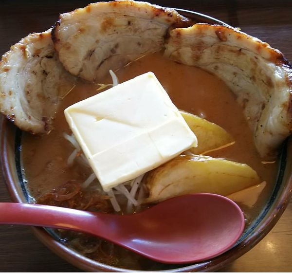 「北海味噌炙りチャーシュー バタートッピング」@蔵出し味噌 麺場 田所商店 印西千葉ニュータウン店の写真