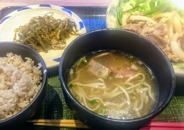 「アグー豚生姜焼き 沖縄御膳定食（ハーフサイズの沖縄そば付き）」@琉球バル ガチマヤの写真