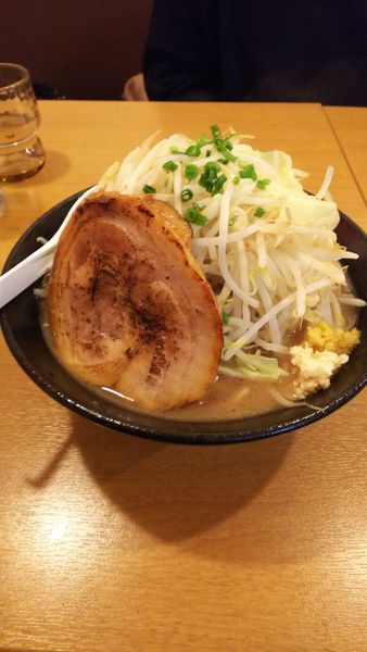 「てんこ盛りラーメン きゃべもやマシ」@ラーメン屋 まるの写真