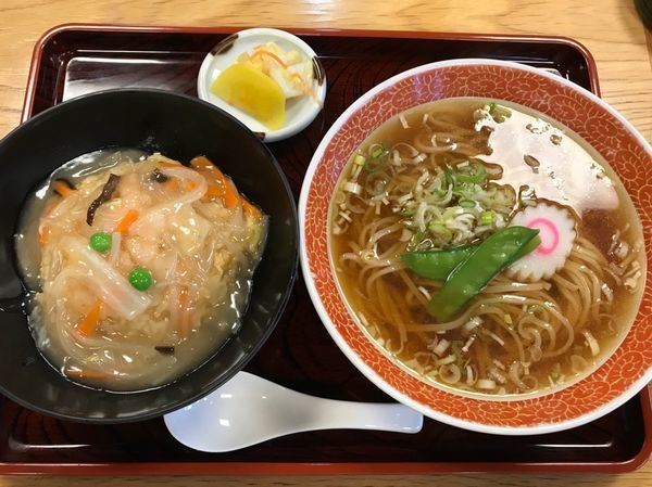 「エビあんかけチャーハンとラーメンセット　700円」@マルイチ 神田軒の写真
