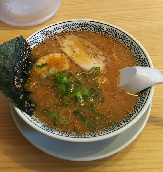 「醤油豚骨ラーメン 白」@丸源ラーメン 新鎌ケ谷店の写真