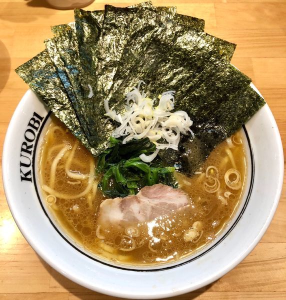 「ラーメン (720円) のり増し (100円)」@横浜家系らーめん 黒帯の写真